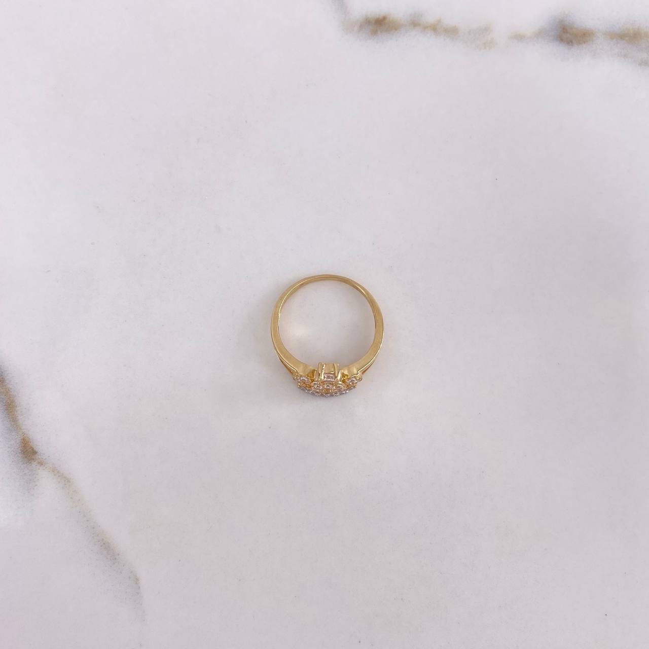 Anillo Corona Real 3.05gr / T5 1/4 / Circones Blancos Dos Oros Amarillo Blanco $