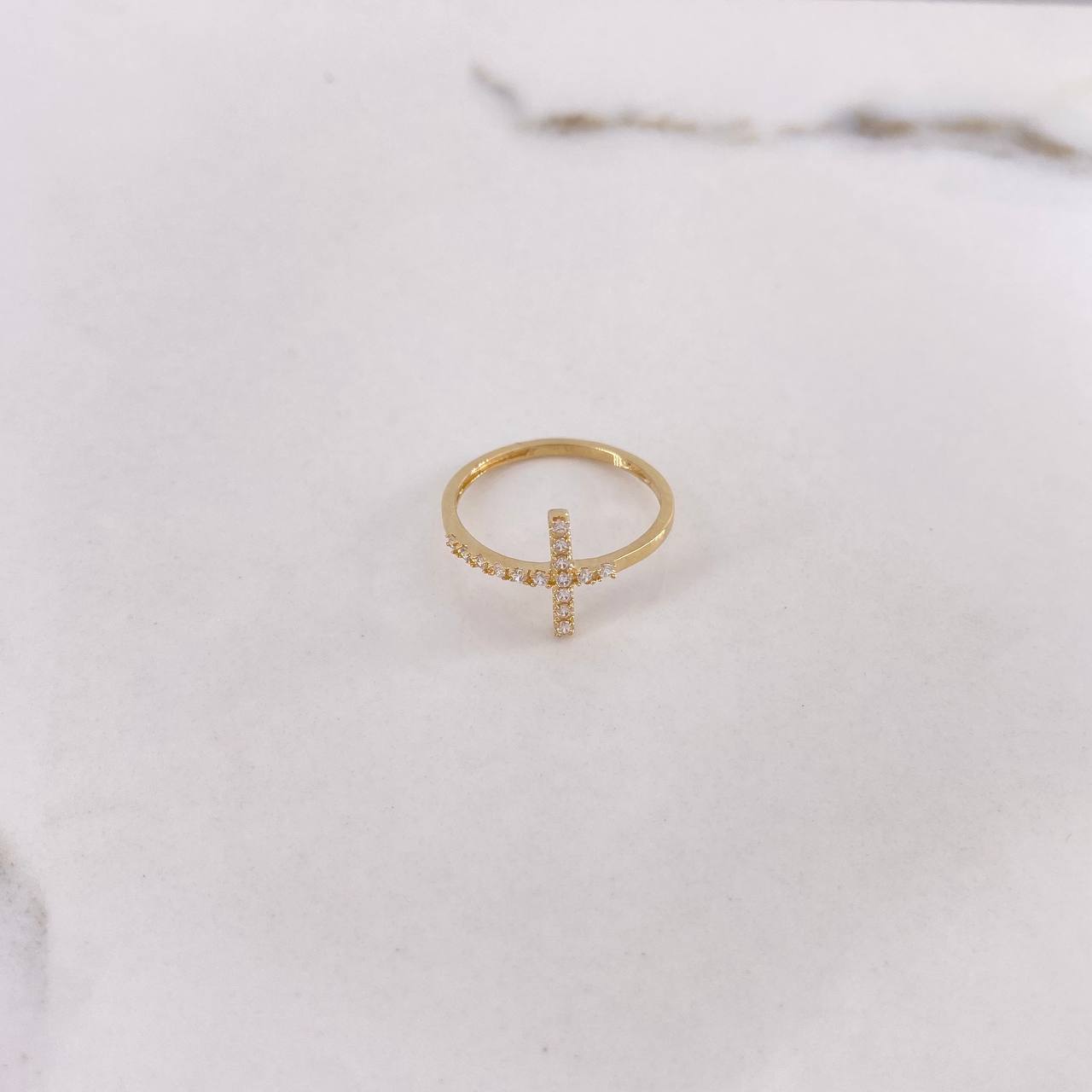 Anillo Cruz  1.5gr / T7 / Circones Blancos Oro Amarillo $