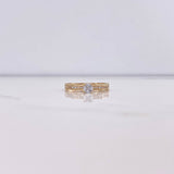 Anillo Linea Curva 2.05gr / T6 1/2 / Circones Blancos Oro Amarillo $