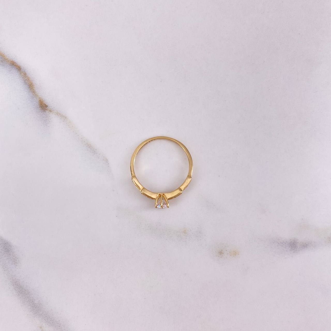 Anillo Solitario 1.7gr / T7 / Circones Blancos Oro Amarillo &