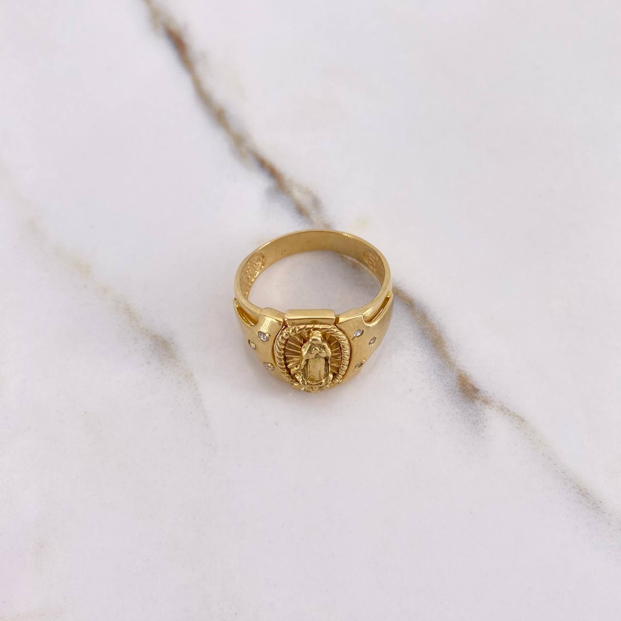 Anillo Virgen de Guadalupe 7.65gr / T 9 3/4 Circones Blancos Oro Amarillo &