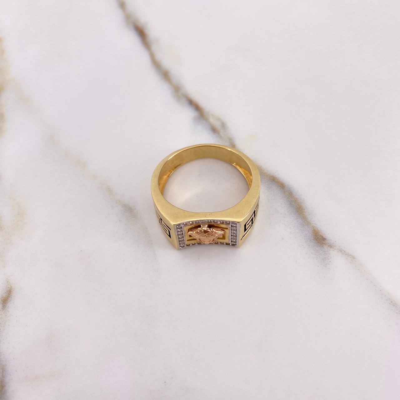 Anillo Medusa Greca  10gr / T10 1/2 / Circones Blancos Tres Oros &