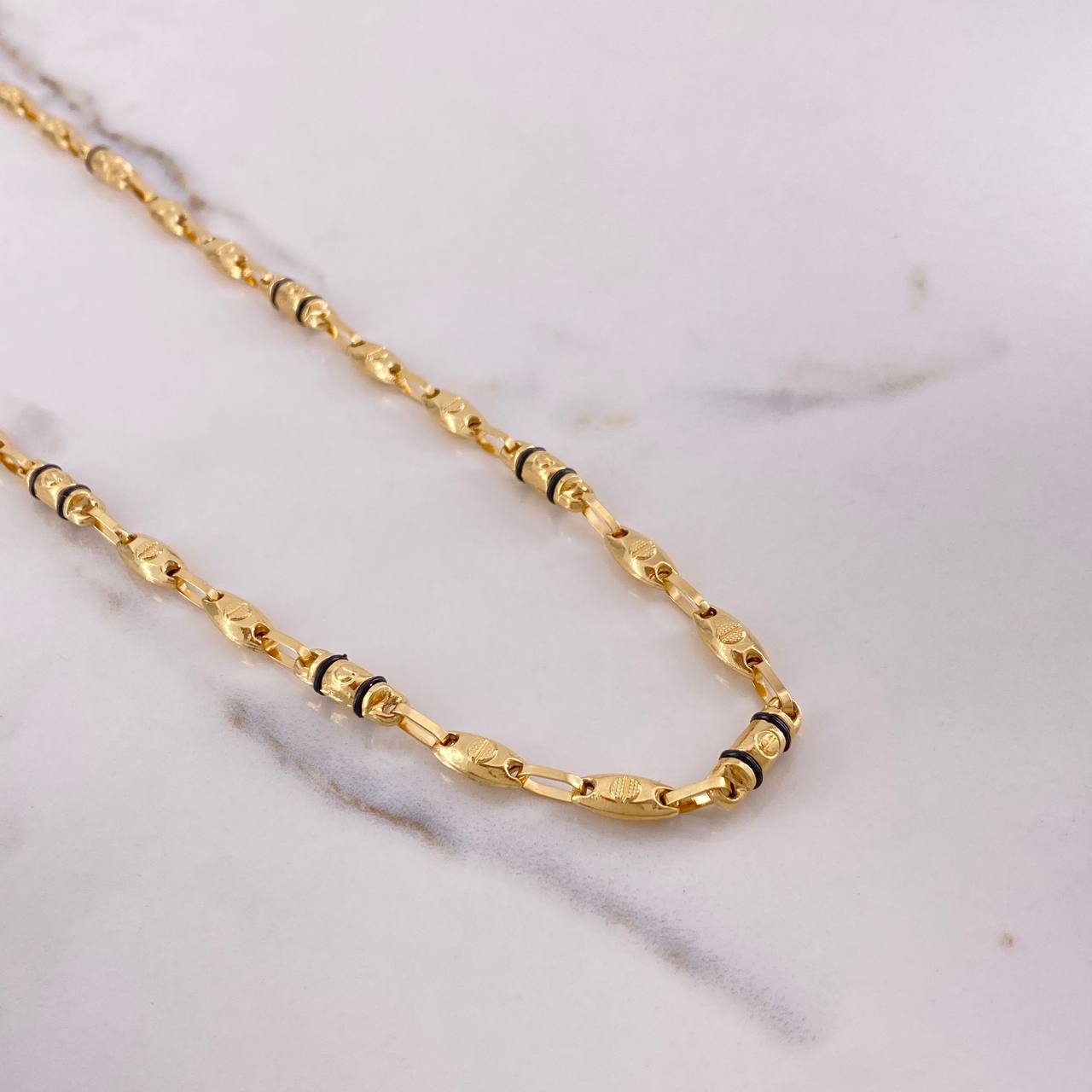 Cadena Rustica Barril 14.1gr / 60cm / Cauchos Negros Oro Amarillo $