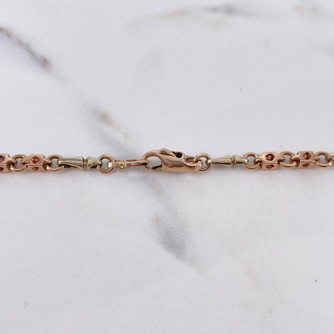 Cadena Rustica Maciza 28.6gr / 60cm / 3mm Dados Dos Oros Blanco Rosa $