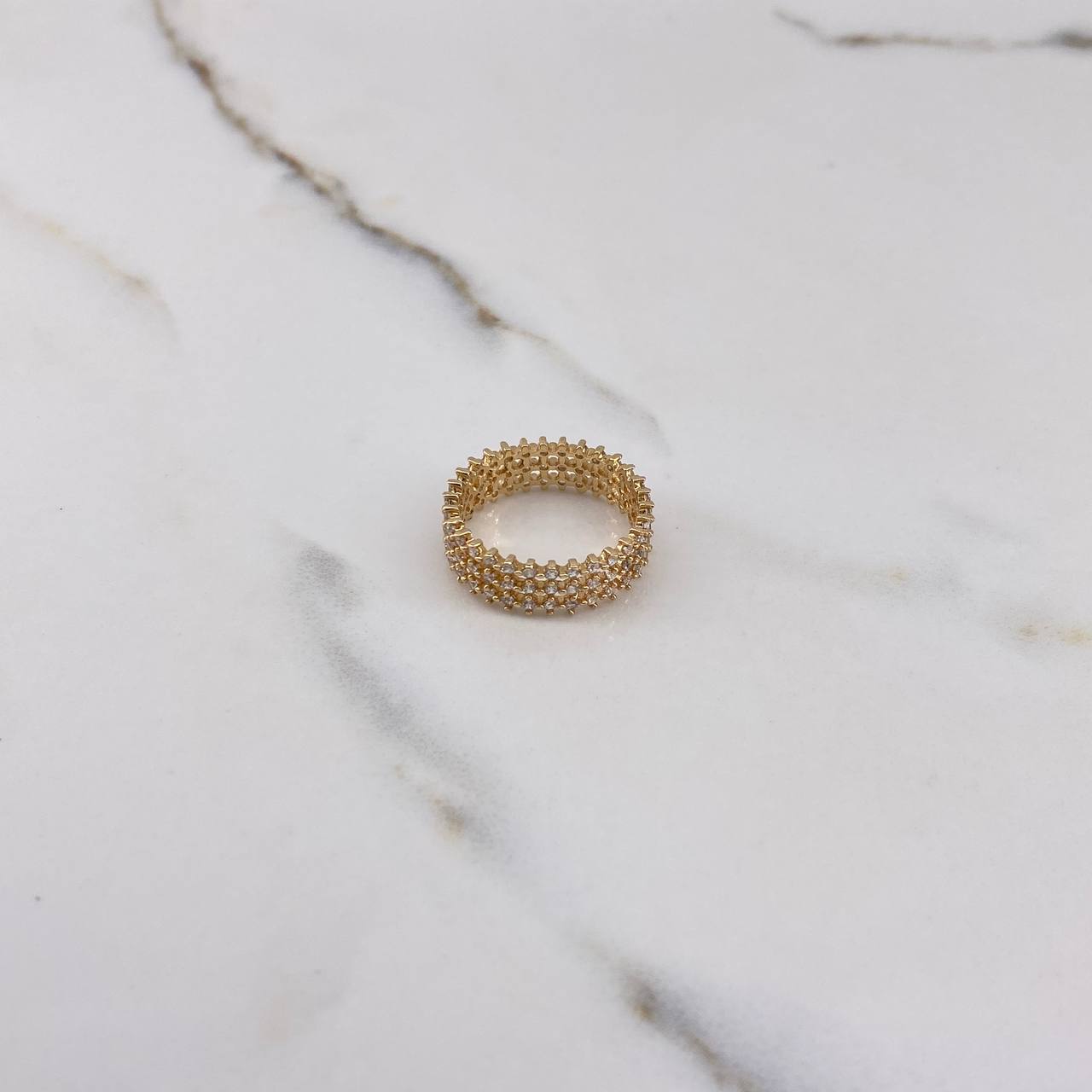 Anillo Argolla Tres Lineas 3.4gr / T6 1/4 / Circones Blancos Oro Amarillo $
