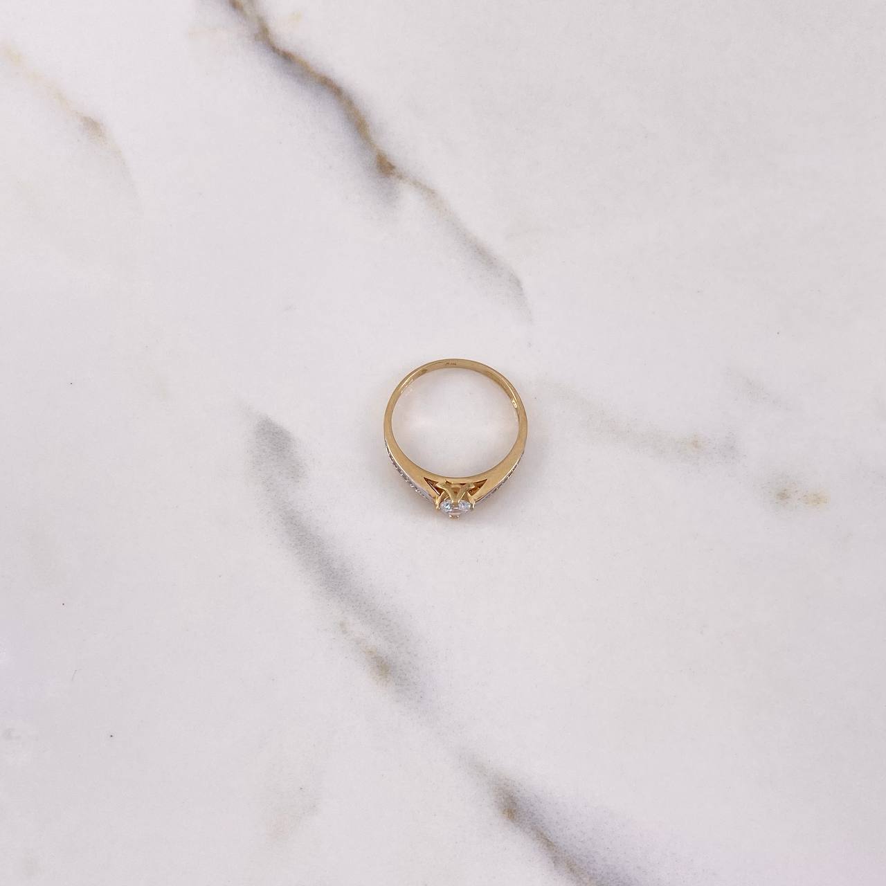 Anillo Solitario Churumbela 1.95gr / T6 1/4 / Circones Blancos Dos Oros Amarillo Blanco $