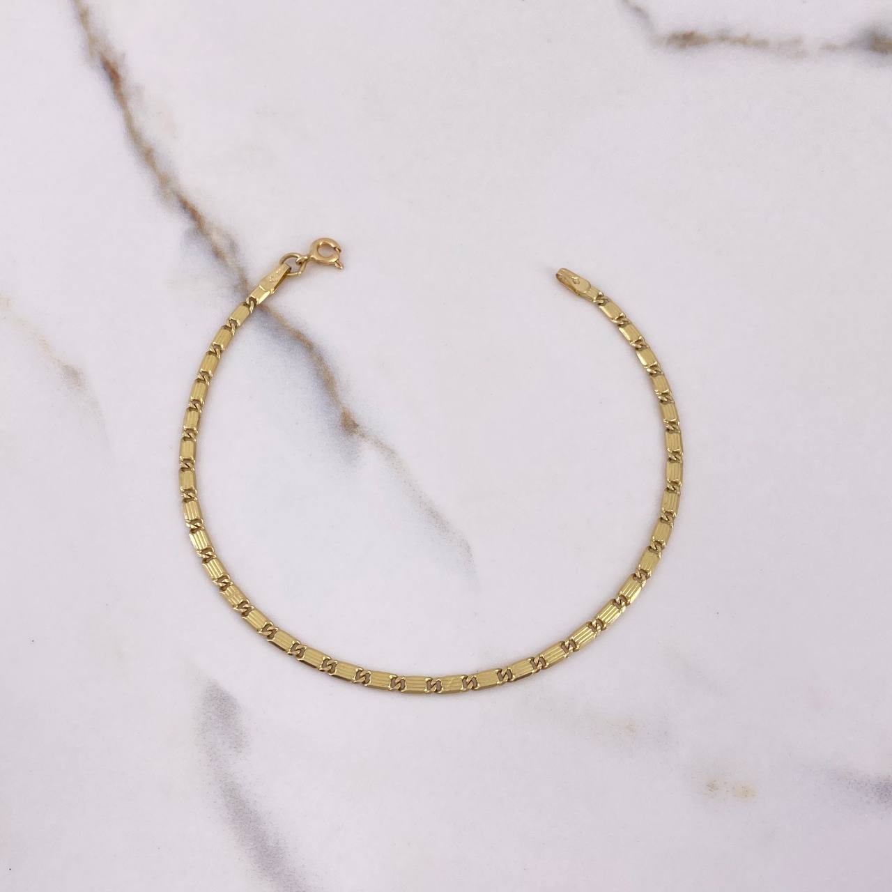 Pulso Plano Rayado 4.9gr / 19cm / 2mm Oro Amarillo $