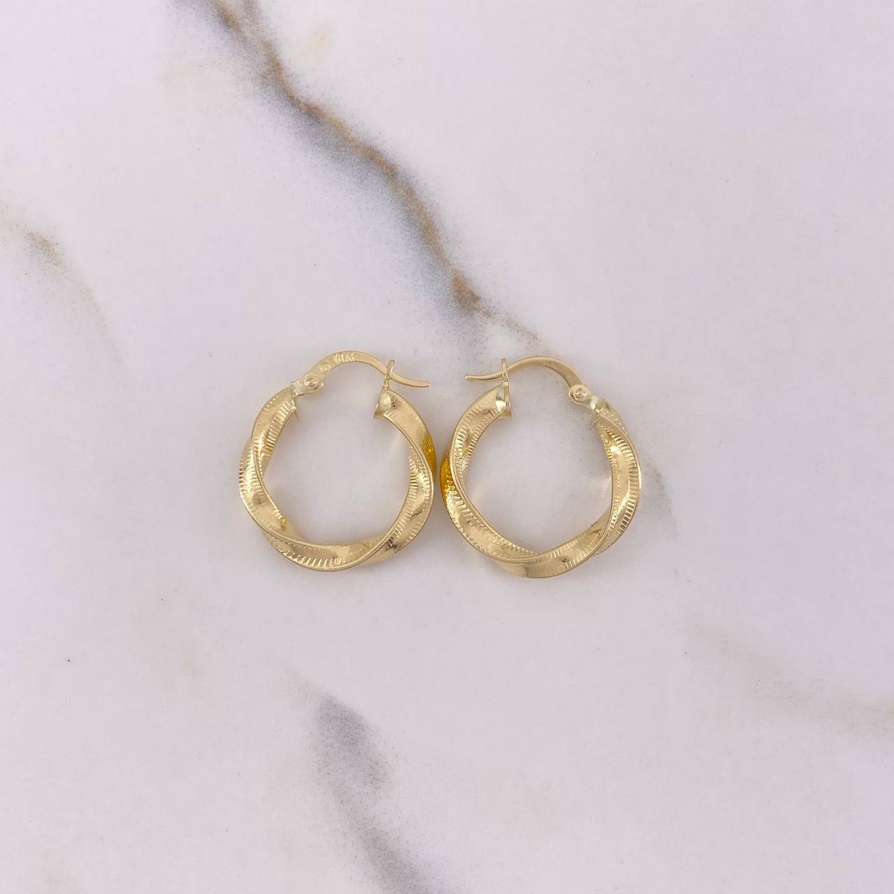 Candongas Deis 2.2gr / 2.2cm / Rayadas Entorchadas Oro Amarillo $