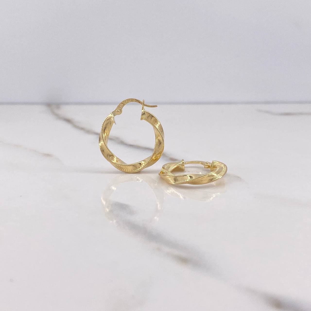 Candongas Deis 2.2gr / 2.2cm / Rayadas Entorchadas Oro Amarillo $