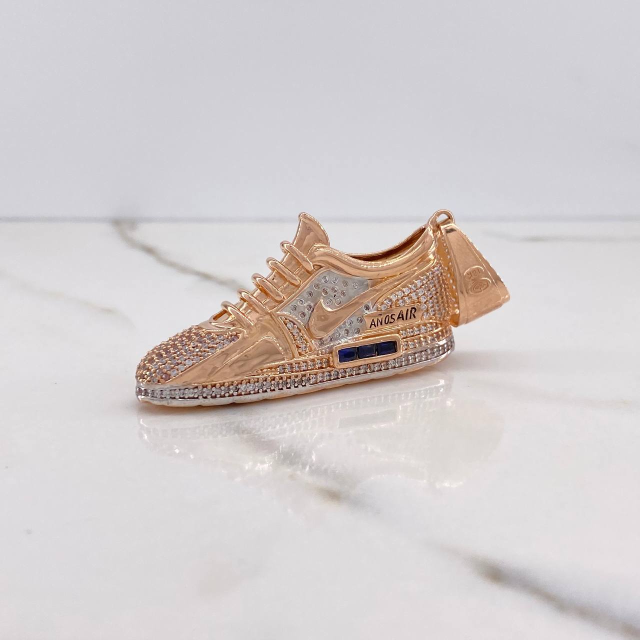 Dije Tenis Chulo 33.15gr / 6.5cm / Circones Blancos Azules Dos Oros Blanco Rosa $