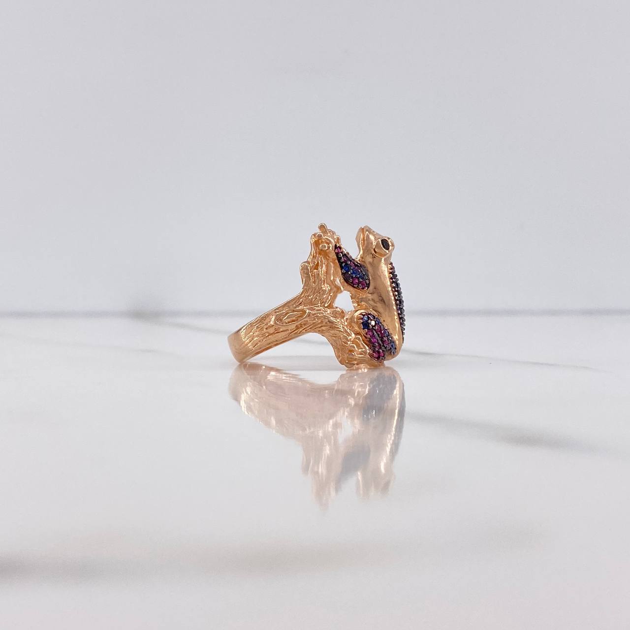 Anillo Rana 7.3gr / T6 1/2 / Circones Fucsias Azules Negros Oro Rosa $