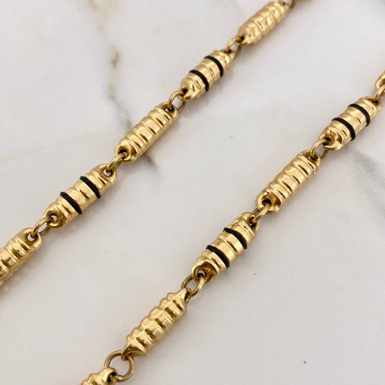 Cadena Rustica 24.75gr / 60cm / 5mm Cauchos Negros Oro Amarillo &