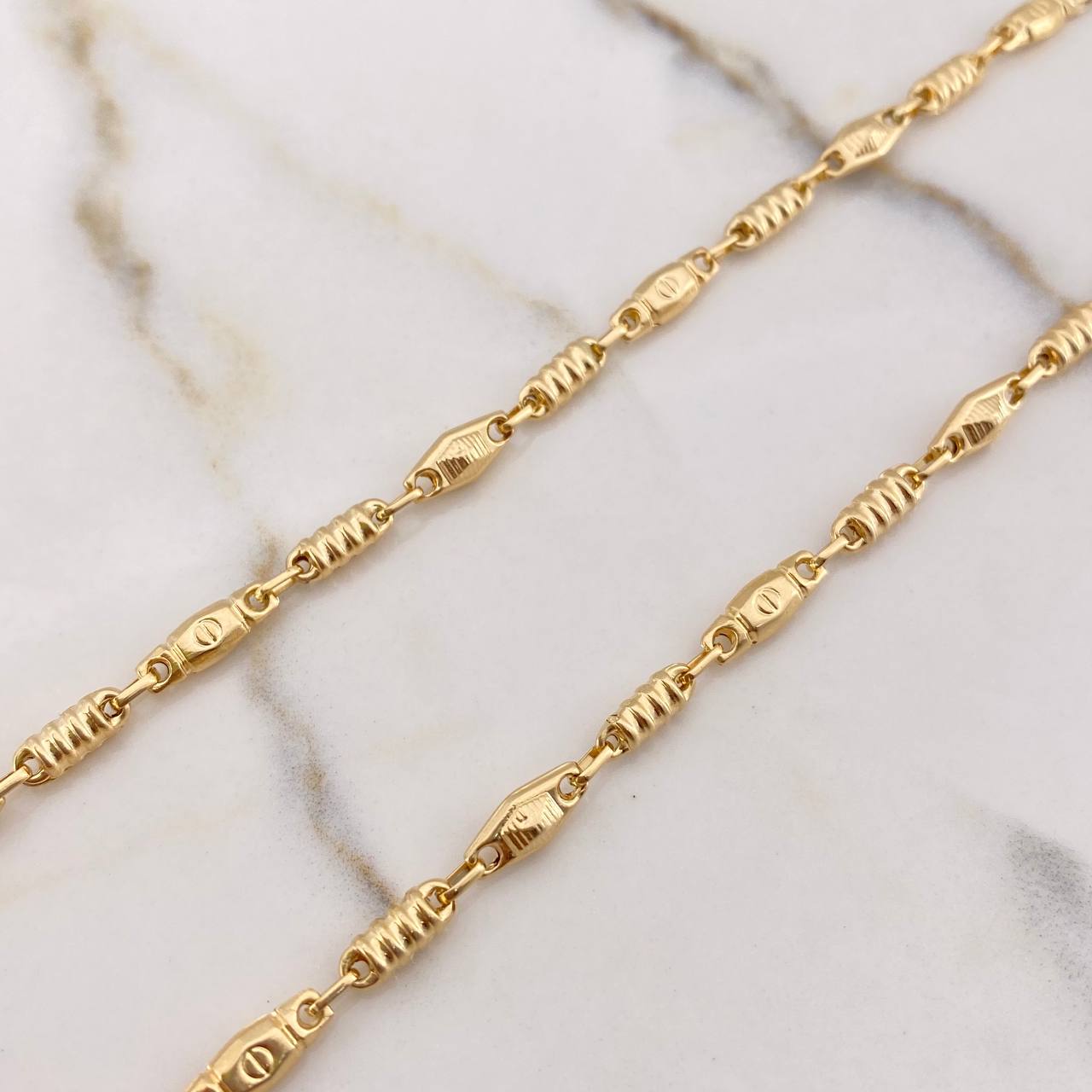 Cadena Rustica Piramide Tornillo 11.2gr / 65cm / 4mm Barril Oro Amarillo &