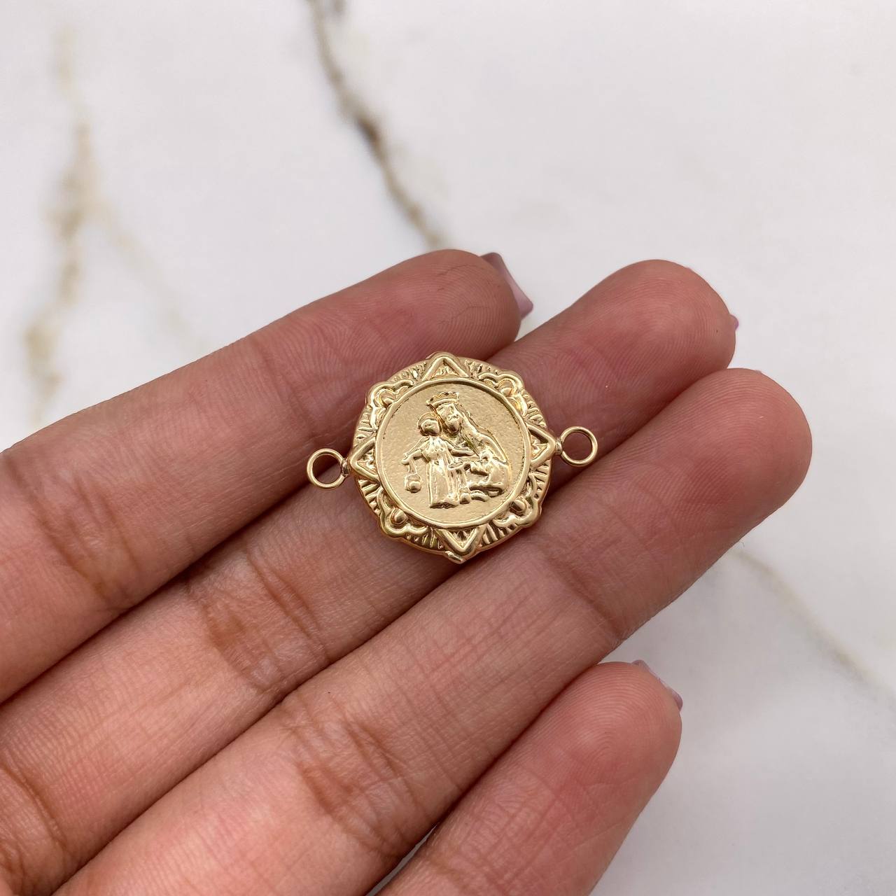 Herraje Virgen del Carmen 1.55gr / 2.3cm / Troquelado Oro Amarillo &