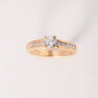 Anillo Solitario Churumbela 3.45gr / T7 1/4 / Circones Blancos Oro Amarillo &