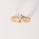 Anillo Solitario Churumbela 3.45gr / T7 1/4 / Circones Blancos Oro Amarillo &
