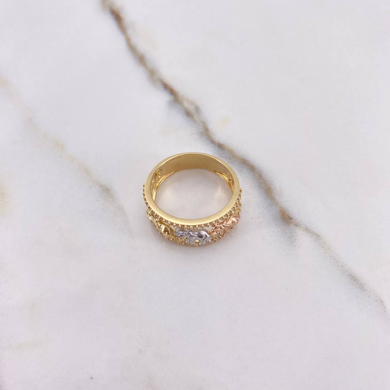 Anillo Tres Elefantes 4.95gr / T7 3/4 / Circones Blancos Tres Oros &
