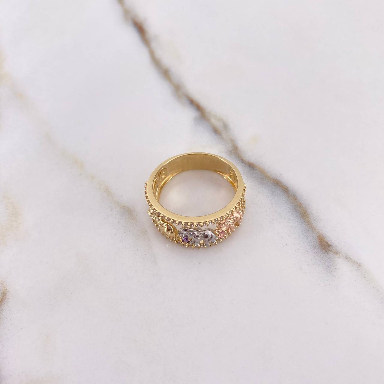 Anillo Tres Elefantes 4.95gr / T7 / Circones Blancos Celeste Morado Rosado Tres Oros &