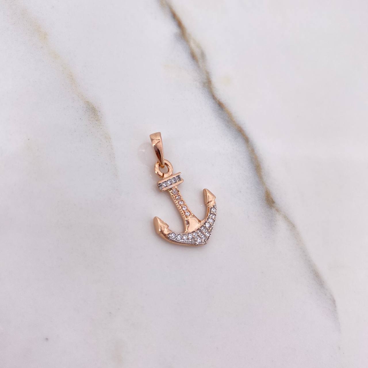 Dije Ancla 1.45gr / 2.3cm / Circones Blancos Dos Oros Blanco Rosa $