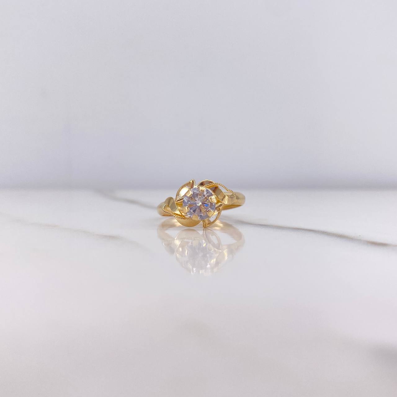 Anillo Solitario Flor 1.3gr / T6 / Circones Blancos Oro Amarillo $
