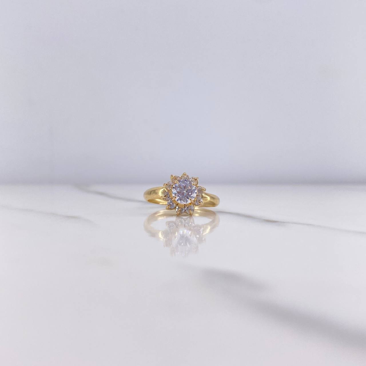 Anillo Flor De Loto 1.65gr / T6 1/2 / Circones Blancos Oro Amarillo $