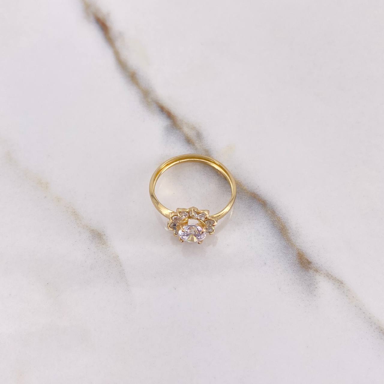 Anillo Flor De Loto 1.65gr / T6 1/2 / Circones Blancos Oro Amarillo $