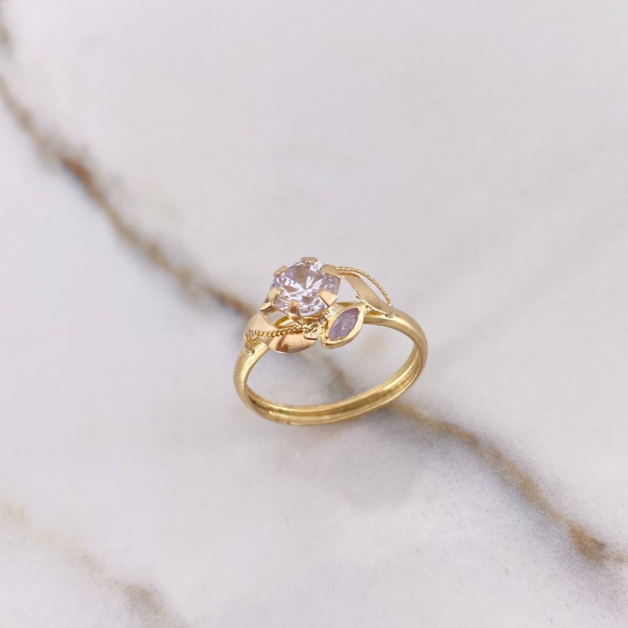 Anillo Solitario Flor 1.6gr / T6 1/4 / Circones Lilas Blanco Oro Amarillo $