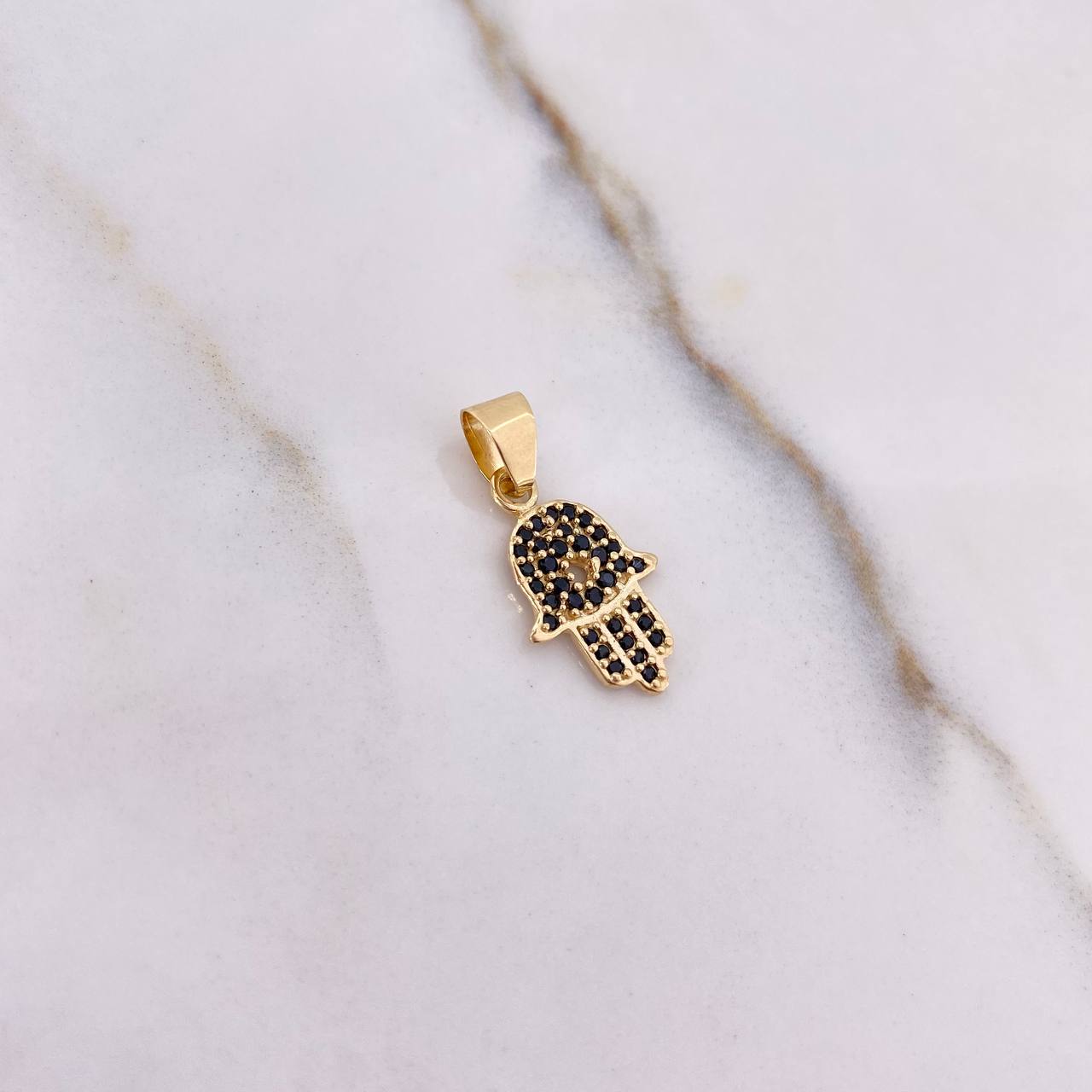Dije Mano Hamsa 1.1gr / 2.1cm / Circones Negros Oro Amarillo $