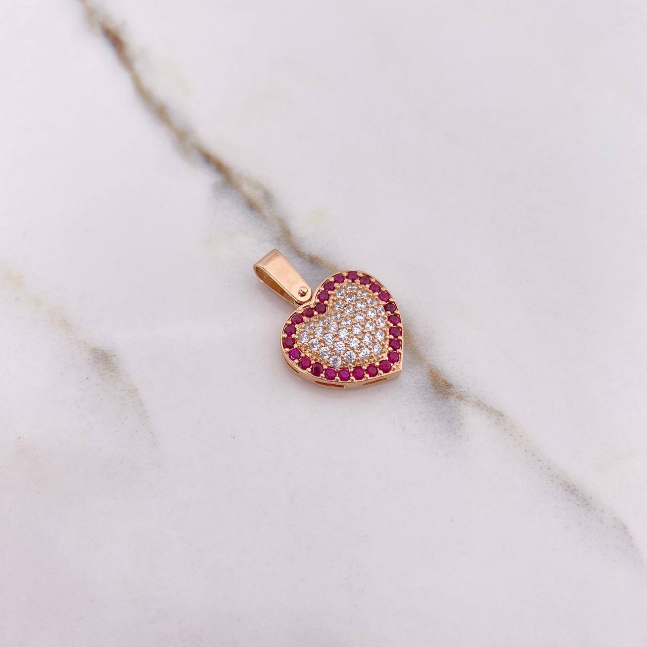 Dije Corazon 3.55gr / 2.2cm / Circones Fucsias Blancos Oro Rosa $
