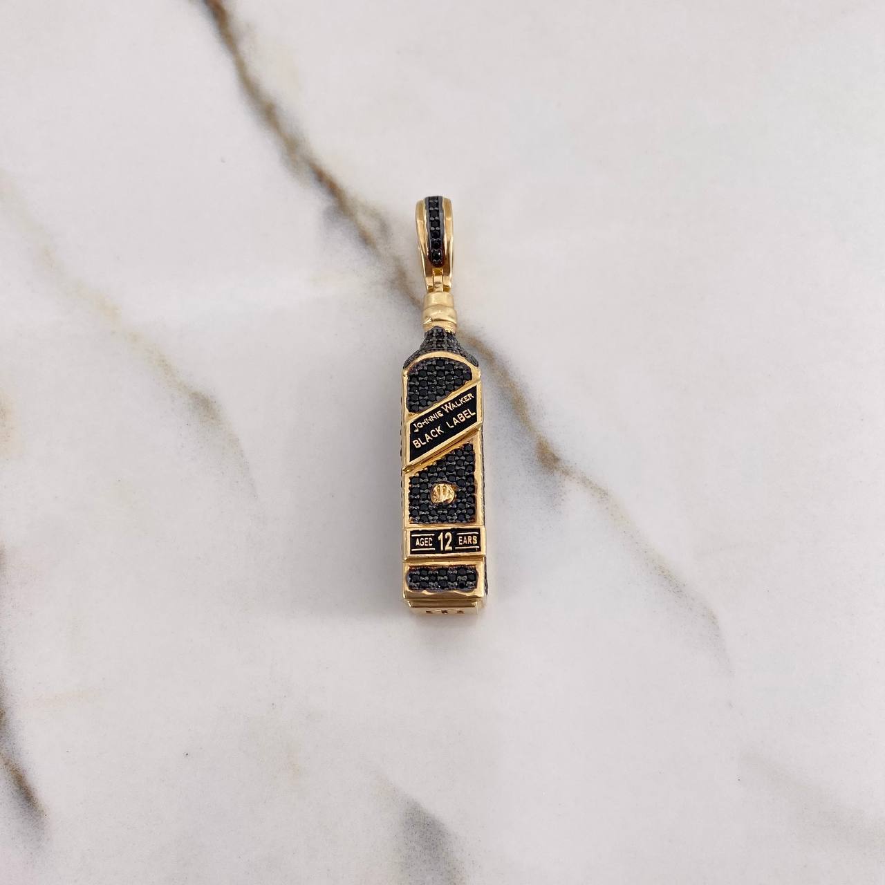 Dije Botella Black Label 12.4gr / 4.8cm / Circones Negros Oro Amarillo $