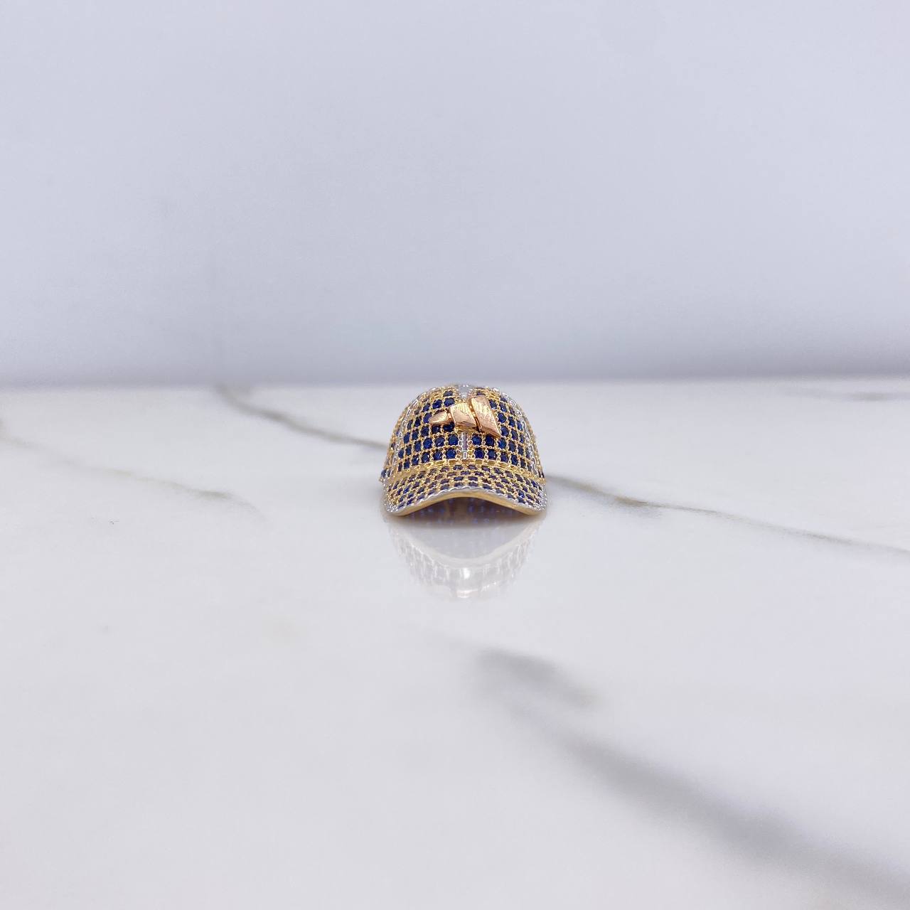 Dije Gorra AD 7.8gr / 3.5cm / Circones Azules Tres Oros $
