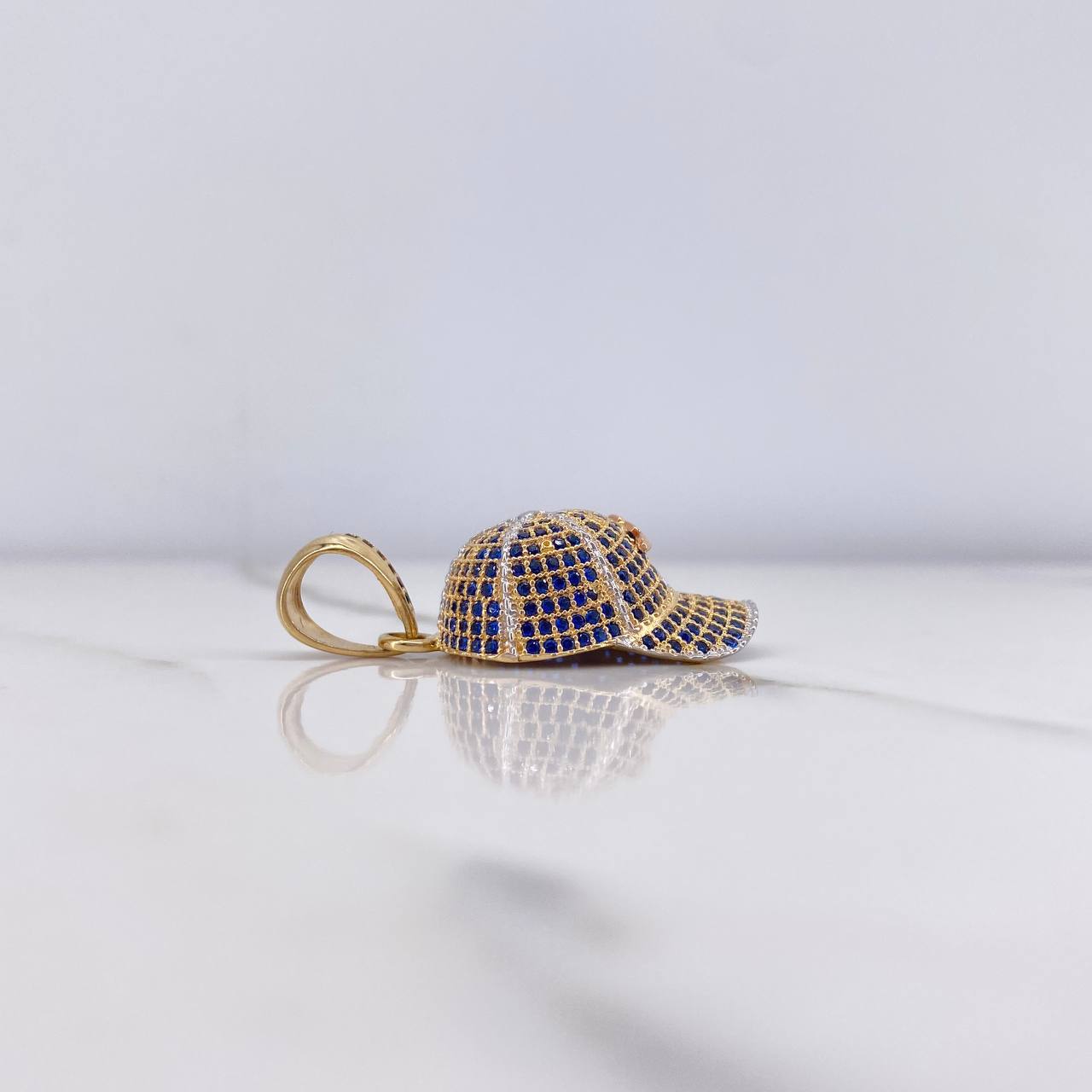 Dije Gorra AD 7.8gr / 3.5cm / Circones Azules Tres Oros $