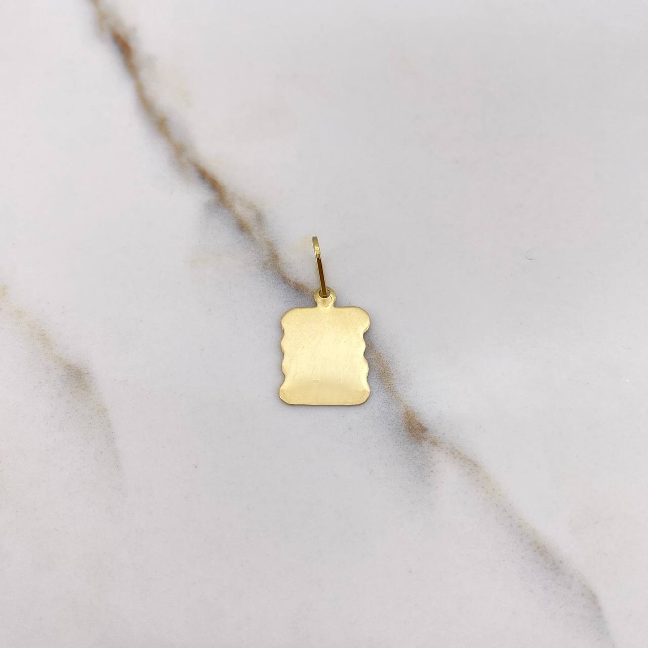 Dije Placa Pergamino 0.65gr / 2.2cm / 10mm-13mm Liso Oro Amarillo $