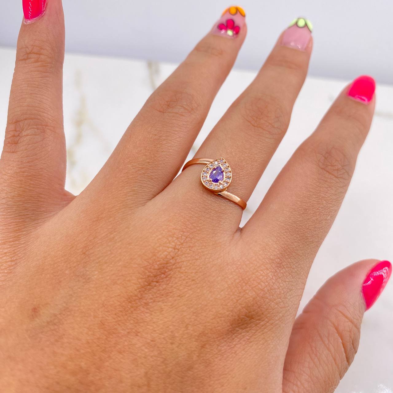 Anillo Gota 1.4gr / T6 1/4 / Lineas Invertidas Circones Lila Blancos Oro Rosa $