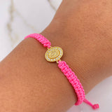Pulsera Rosada Herraje Virgen Milagrosa 0.7gr / 1.3cm / Circones Blancos Oro Amarillo $