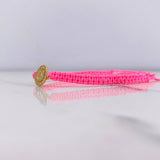 Pulsera Rosada Herraje Virgen Milagrosa 0.7gr / 1.3cm / Circones Blancos Oro Amarillo $