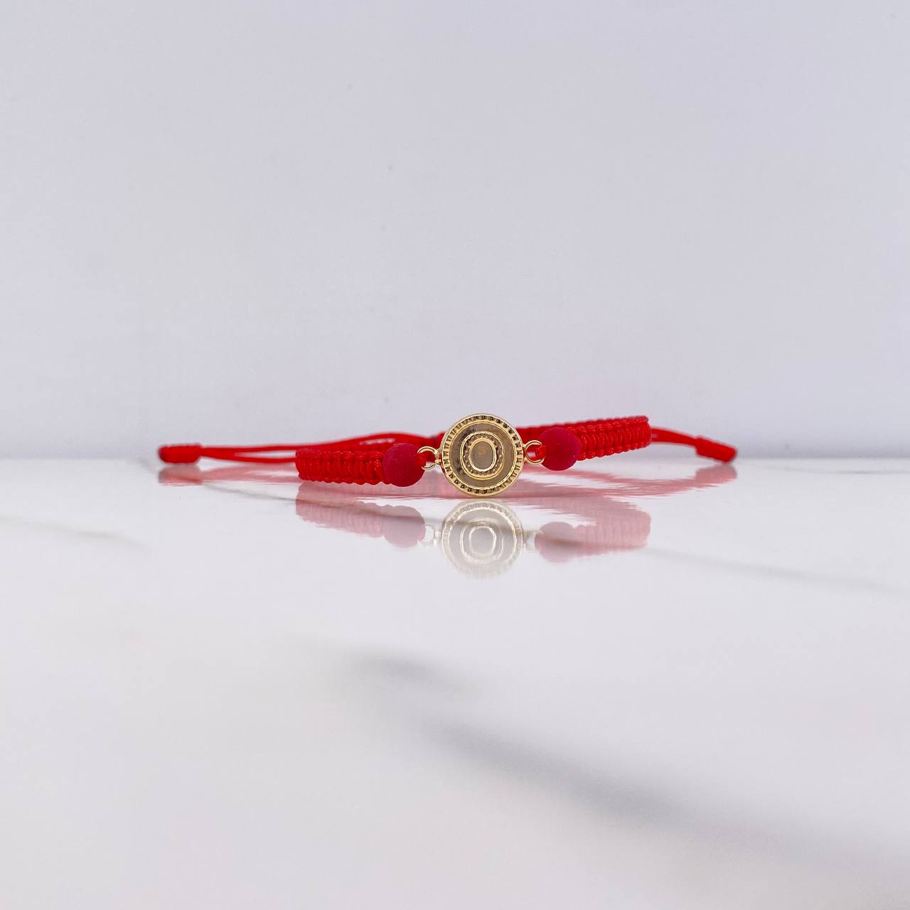 Pulsera Roja Herraje Letra O 0.55gr / 1.5cm / 5mm Troquelado Bolas Neoprenos Rojo Oro Amarillo $