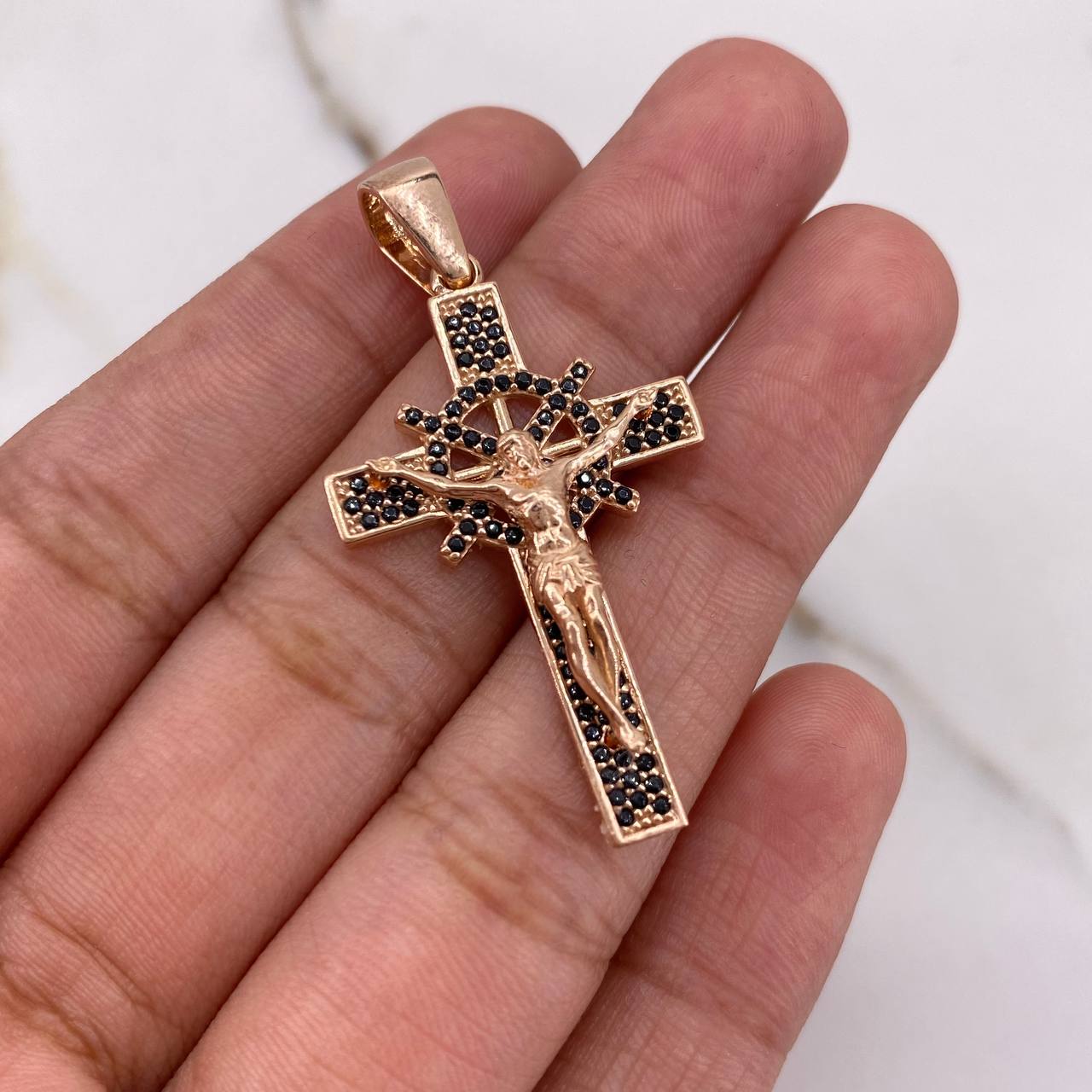 Dije Cruz Cristo 5.1gr / 4.2cm / Timon Circones Negros Oro Rosa $