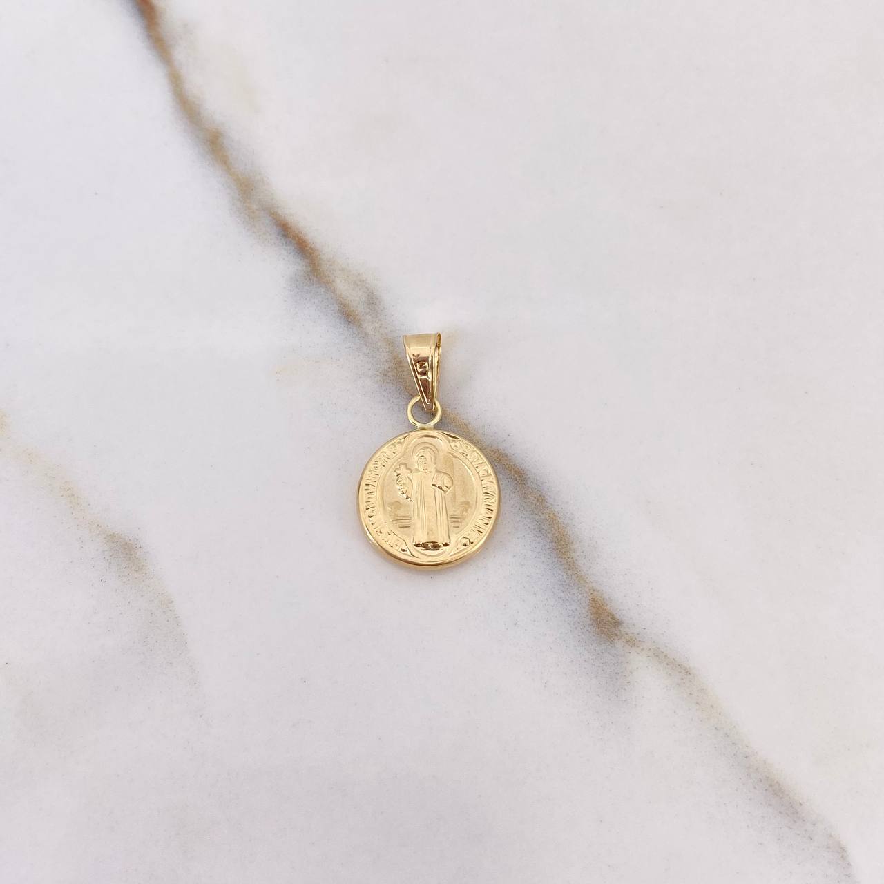 Dije San Benito 0.85gr / 2cm / Troquelado Oro Amarillo $