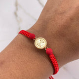 Pulsera Roja Herraje Letra I 0.55gr / 1.5cm / 5mm Troquelado Bolas Neoprenos Rojas Oro Amarillo $