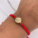 Pulsera Roja Herraje Letra B 0.55gr / 1.5cm / Troquelado Oro Amarillo $