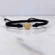 Pulsera Negra Herraje Letra W 0.55gr / 1.5cm / 5mm Troquelado Bolas Neoprenos Negras Oro Amarillo $