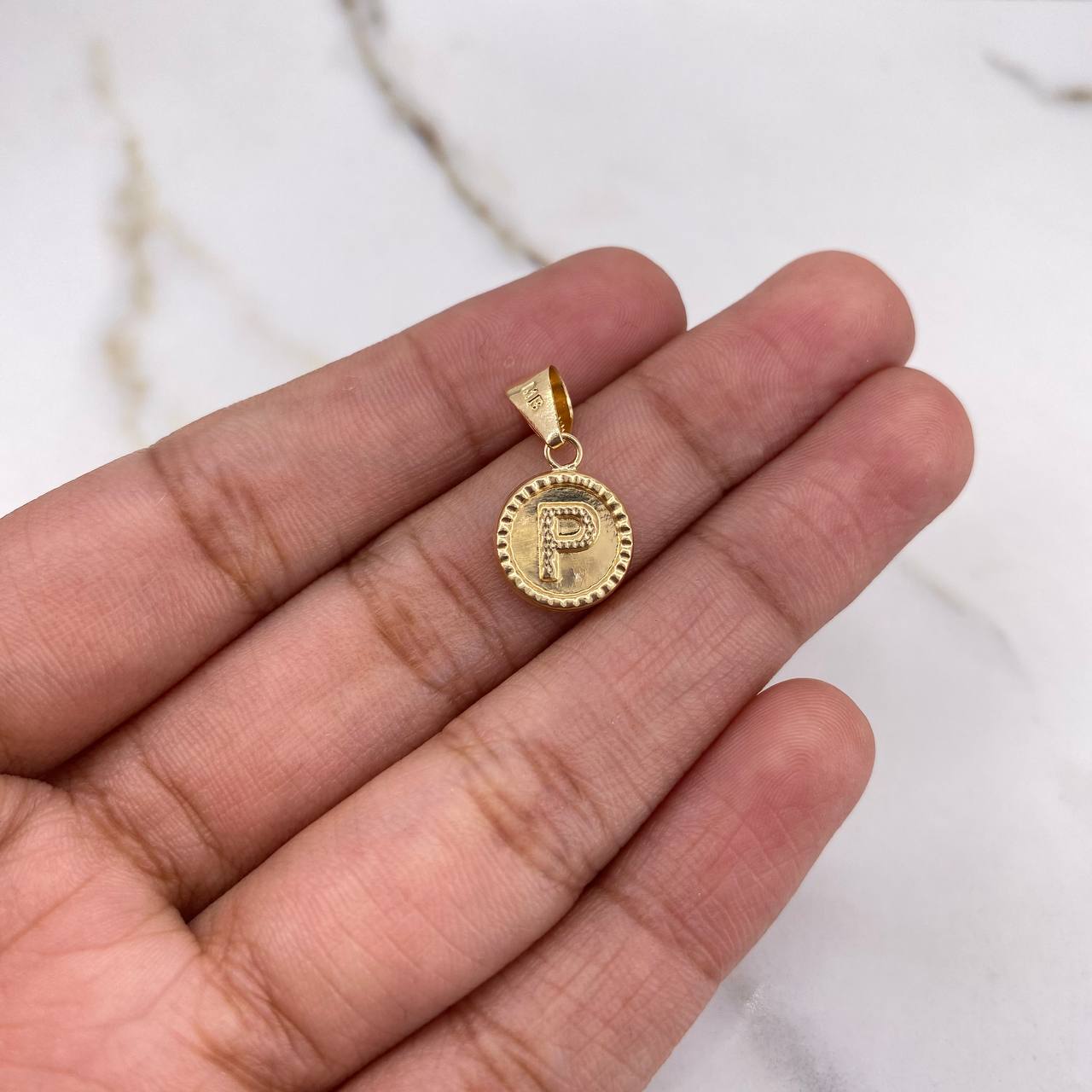 Dije Letra P 0.6gr / 1.8cm / Troquelado Oro Amarillo $