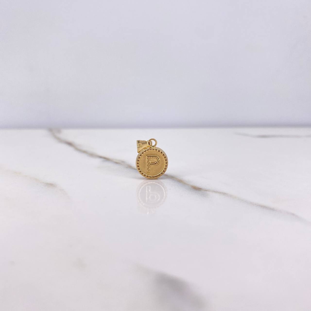 Dije Letra P 0.6gr / 1.8cm / Troquelado Oro Amarillo $