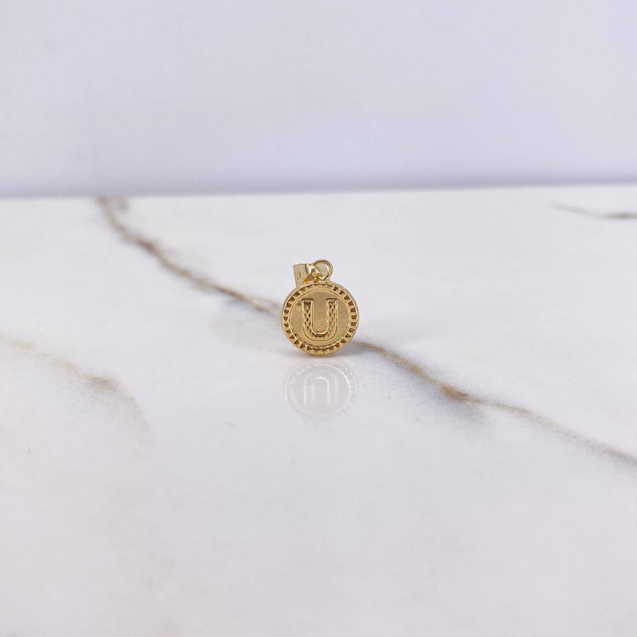Dije Letra U 0.6gr / 1.8cm / Troquelado Oro Amarillo $