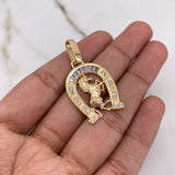 Dije Herradura Caballo 4.45gr / 3.5cm / Circones Blancos Oro Amarillo $