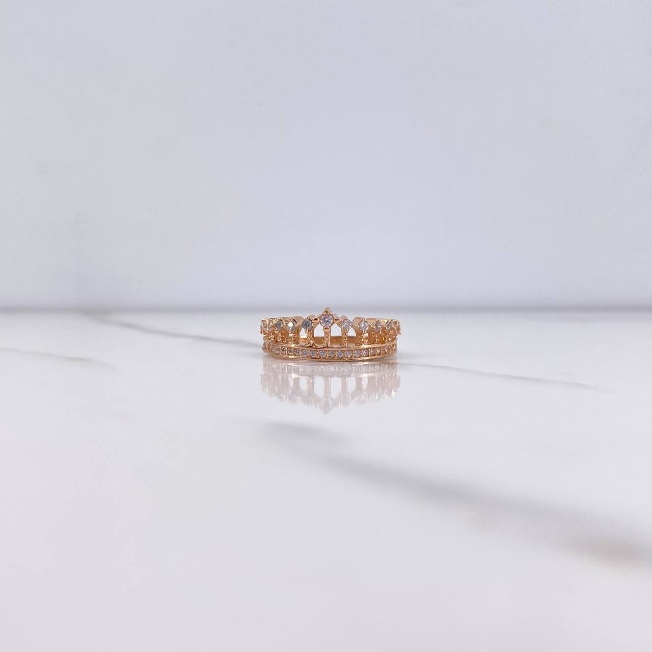 Anillo Corona Reina 2.85gr / T5 3/4 / Circones Blancos Oro Rosa $