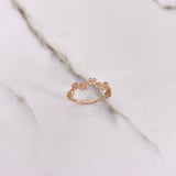Anillo Corona Flores 1.95gr / T5 1/4 / Circones Blancos Oro Rosa $