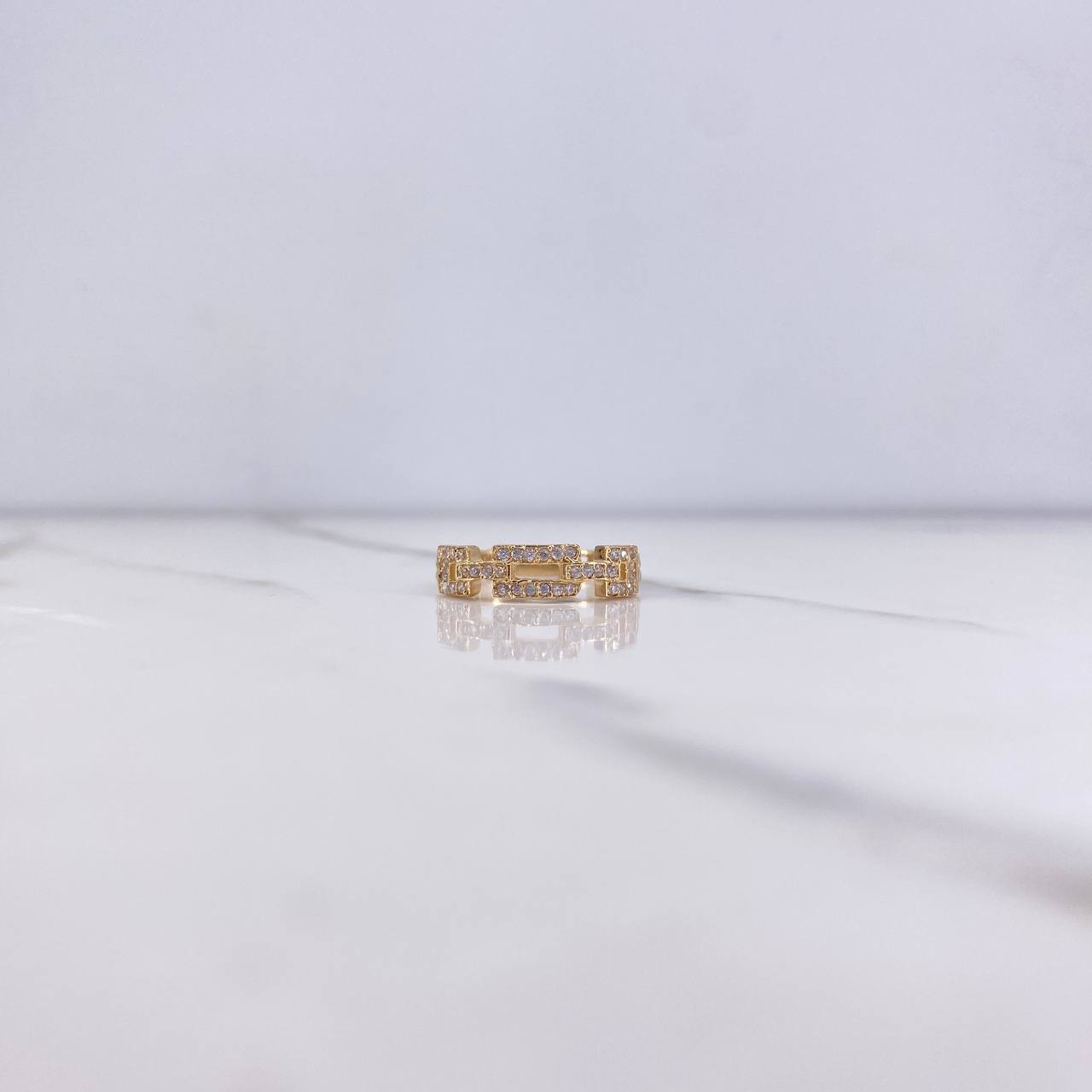 Anillo Eslabon Cubano 2.55gr / T7 / Circones Blancos Oro Amarillo $