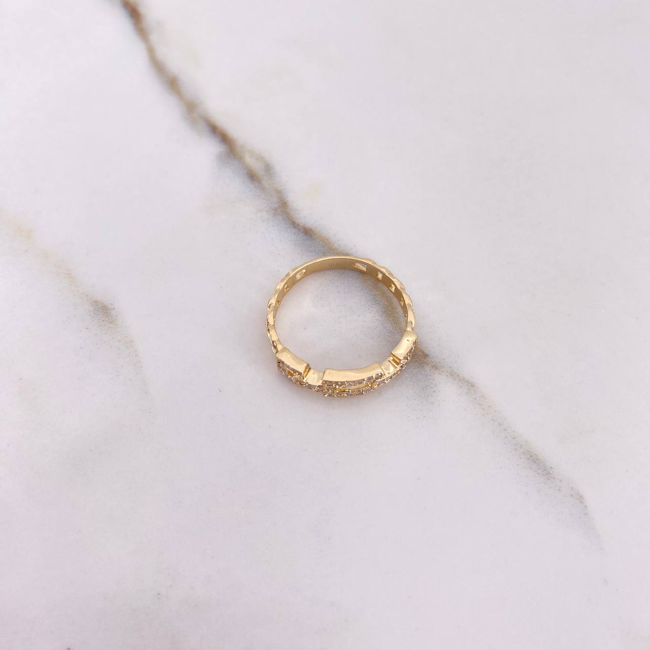 Anillo Eslabon Cubano 2.55gr / T7 / Circones Blancos Oro Amarillo $